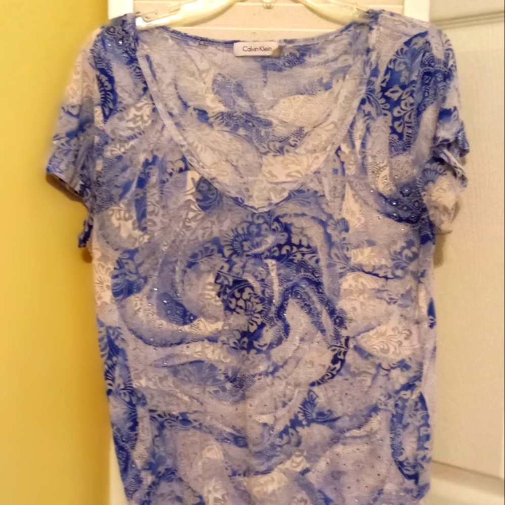 Women's XL. Calvin Klein Blue and White Paisley T-shirt